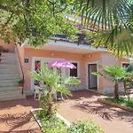 Apartment Adila A2 *